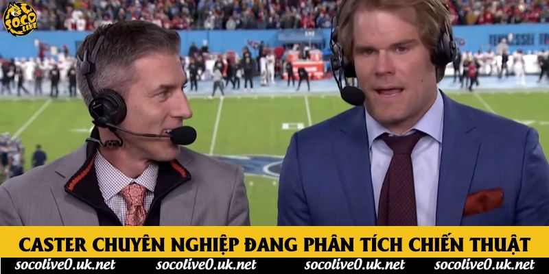 Caster chuyên nghiệp đang phân tích chiến thuật Caster chuyên nghiệp đang phân tích chiến thuật